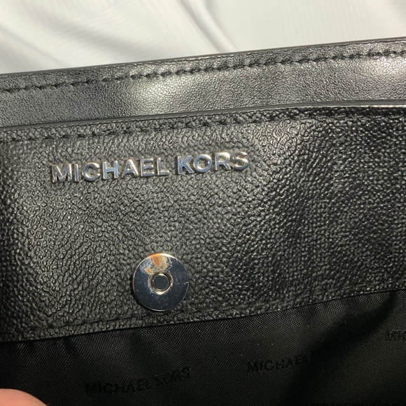 Michael Kors Signature Dee Dee Tote - Picture 3 of 16